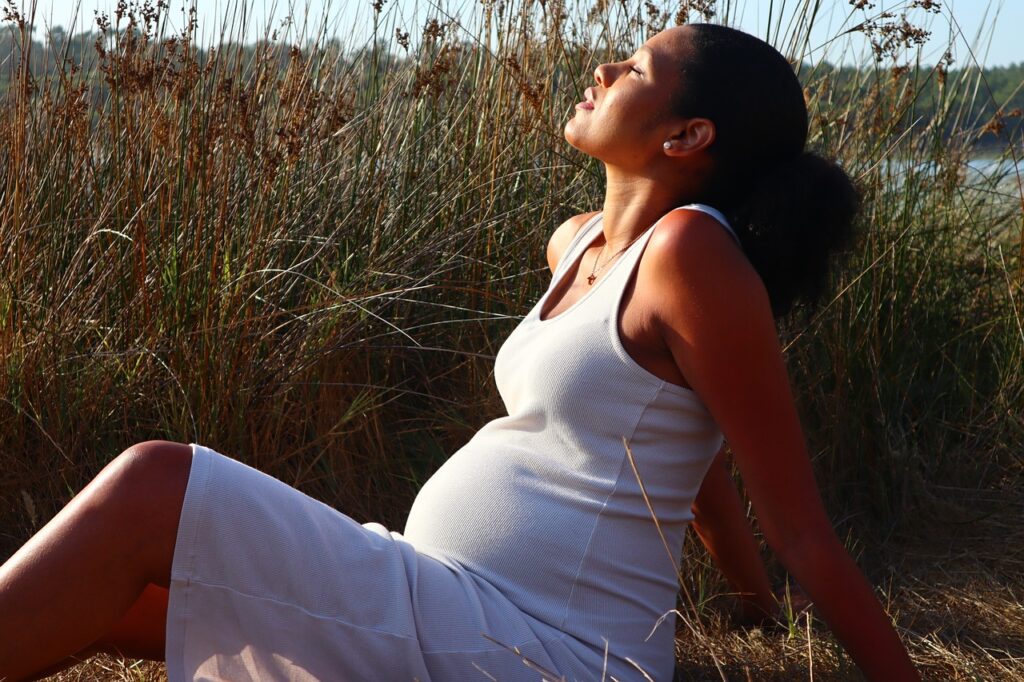 pregnant, field, maternity photoshoot-6591286.jpg